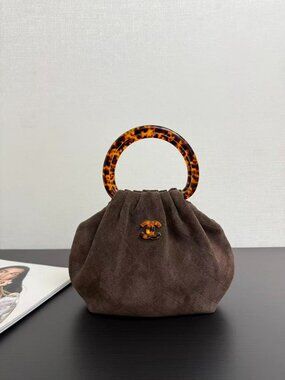 Classic CHANEL Bag: A Stylish and Versatile Choice for Elegance